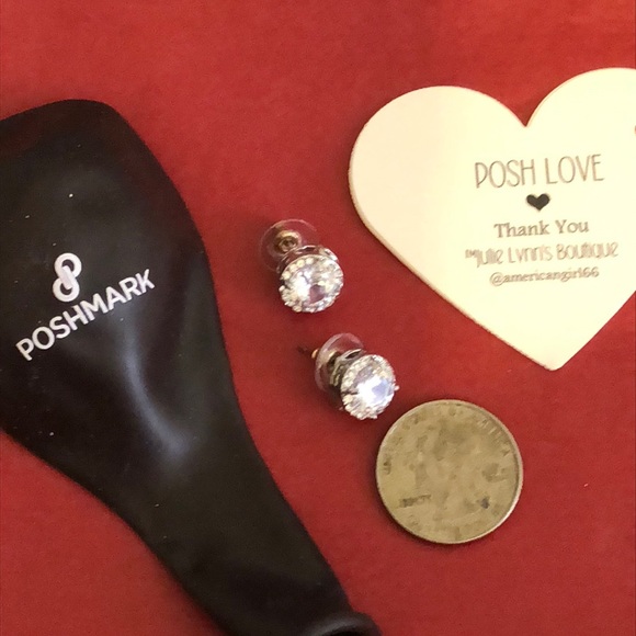 Spectacular Stud Earrings - Picture 7 of 7